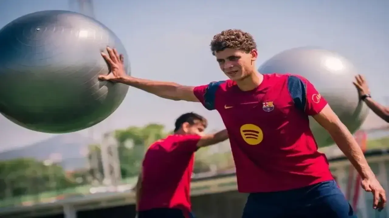 برشلونة يعلن موعد مباراتي معسكر إنجلترا بمشاركة حمزة عبد الكريم